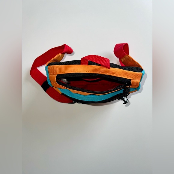 UMBRO Block Fanny Pack - Picture 5 of 6